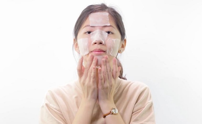 Dùng Innisfree Bija Trouble Skin Toner làm lotion mask cũng là một cách sử dụng.