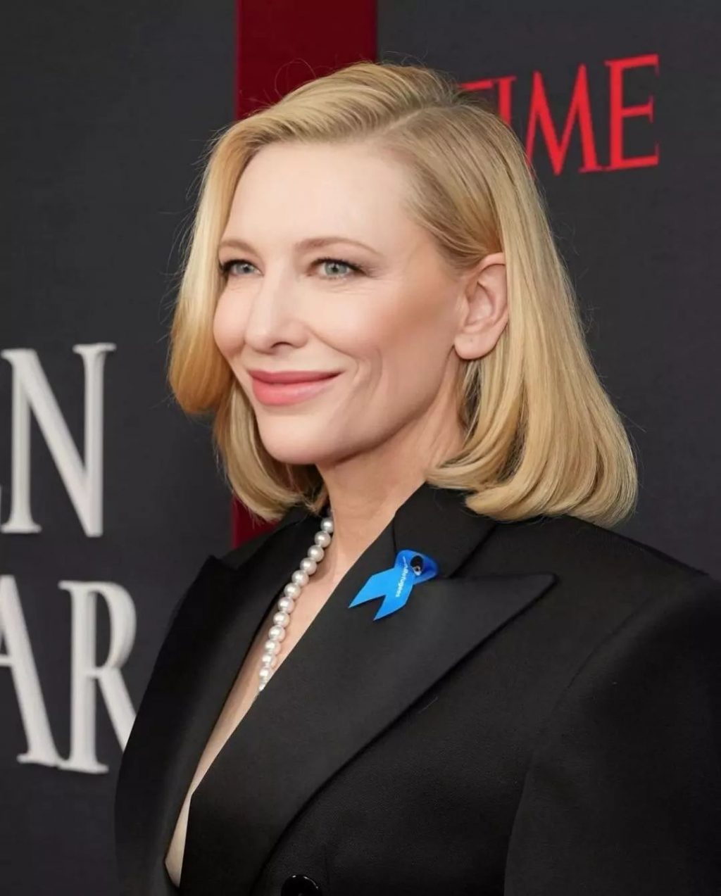 Sử dụng kem dưỡng ẩm giúp Cate Blanchett có làn da đẹp.