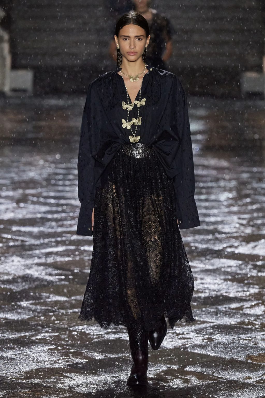 Phong cách tóc thời Phục Hưng xuất hiện trên sàn diễn của Dior.